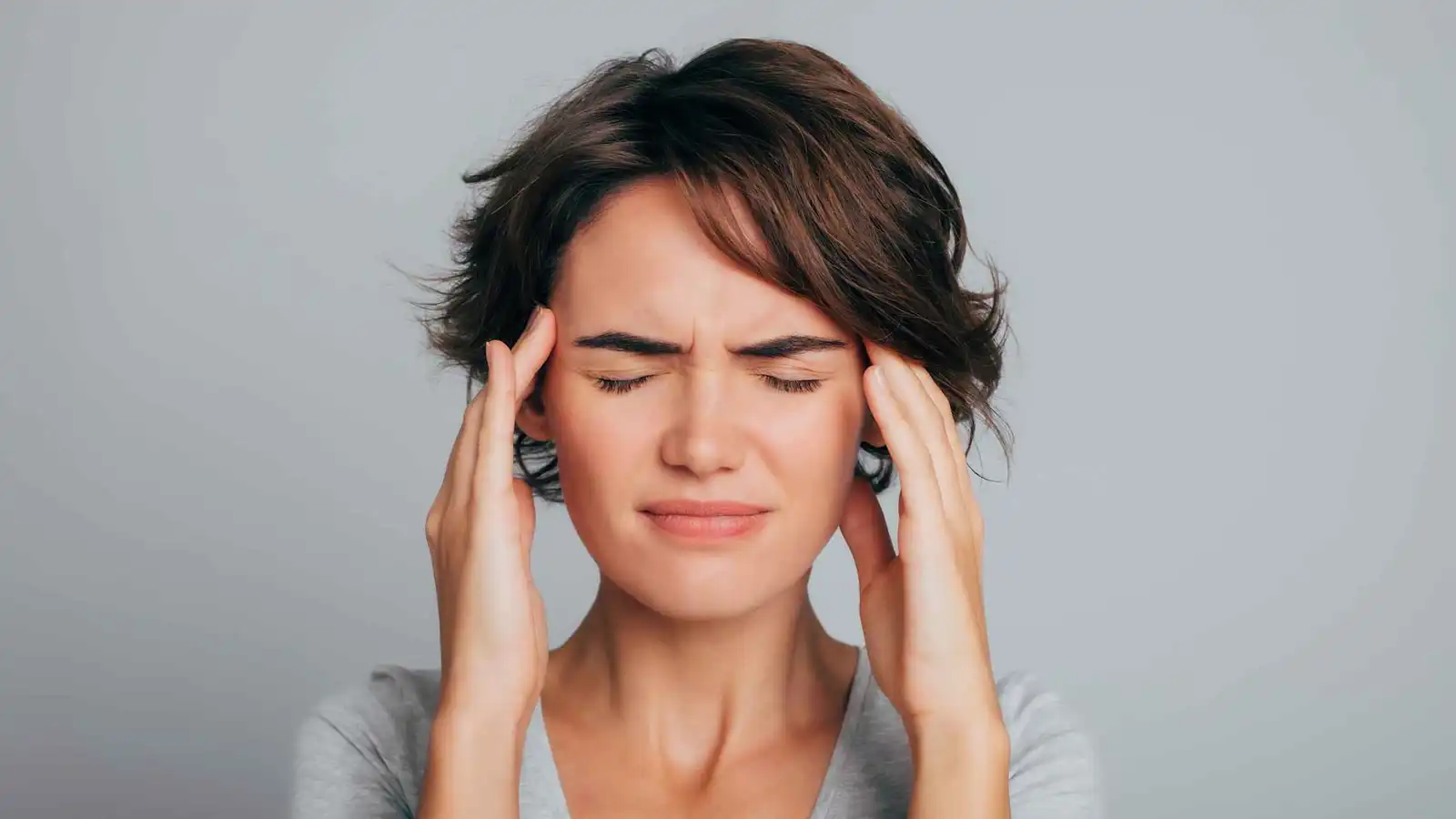 حيلة بسيطة يمكنها تخفيف آلام الصداع النصفي مؤقتًا