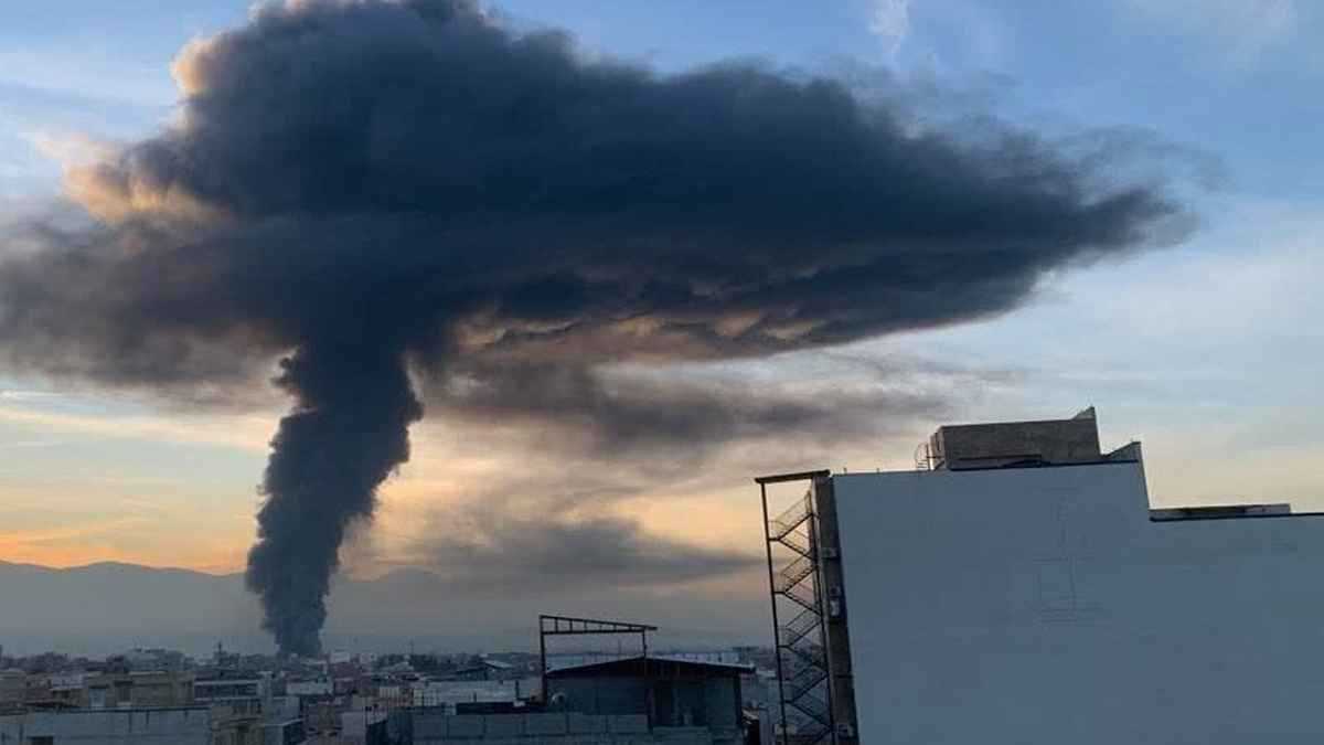 حريق ضخم يلتهم مصنع ألبان شمالي إيران (فيديو)