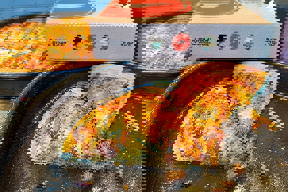 قائد طائرة يتسبب بتأخير إقلاعها ساعة كاملة لـ"يطلب بيتزا"