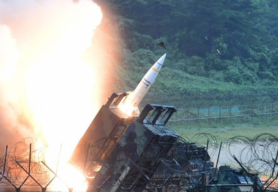 لإحداث اختراق.. أمريكا تخطط لتزويد أوكرانيا بصواريخ عنقودية طويلة المدى