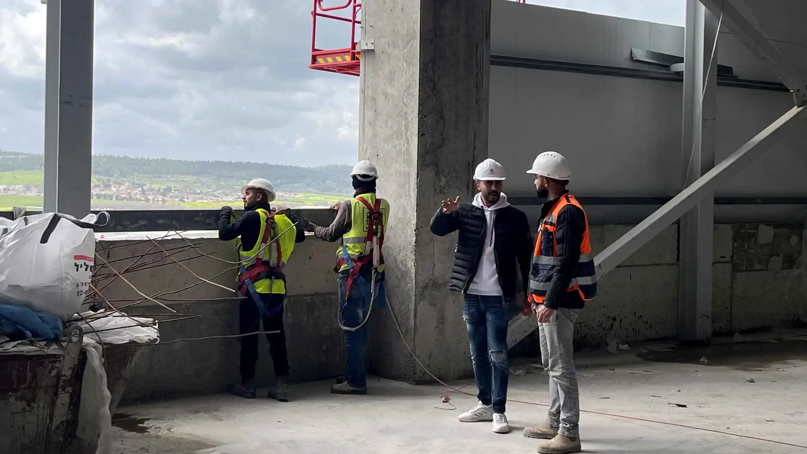 أزمة البناء "تكسر" قيود دخول العمال الفلسطينيين إلى إسرائيل