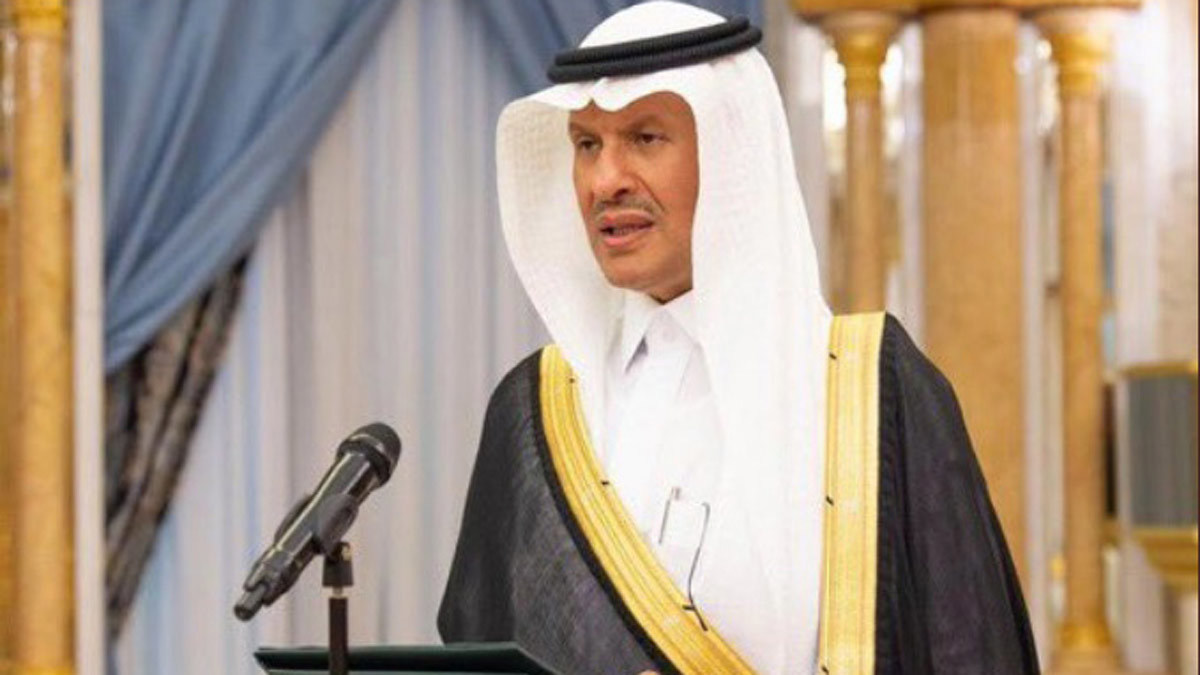 وزير الطاقة السعودي: تعميق تخفيضات النفط يستهدف التعجيل بإعادة التوازن للسوق