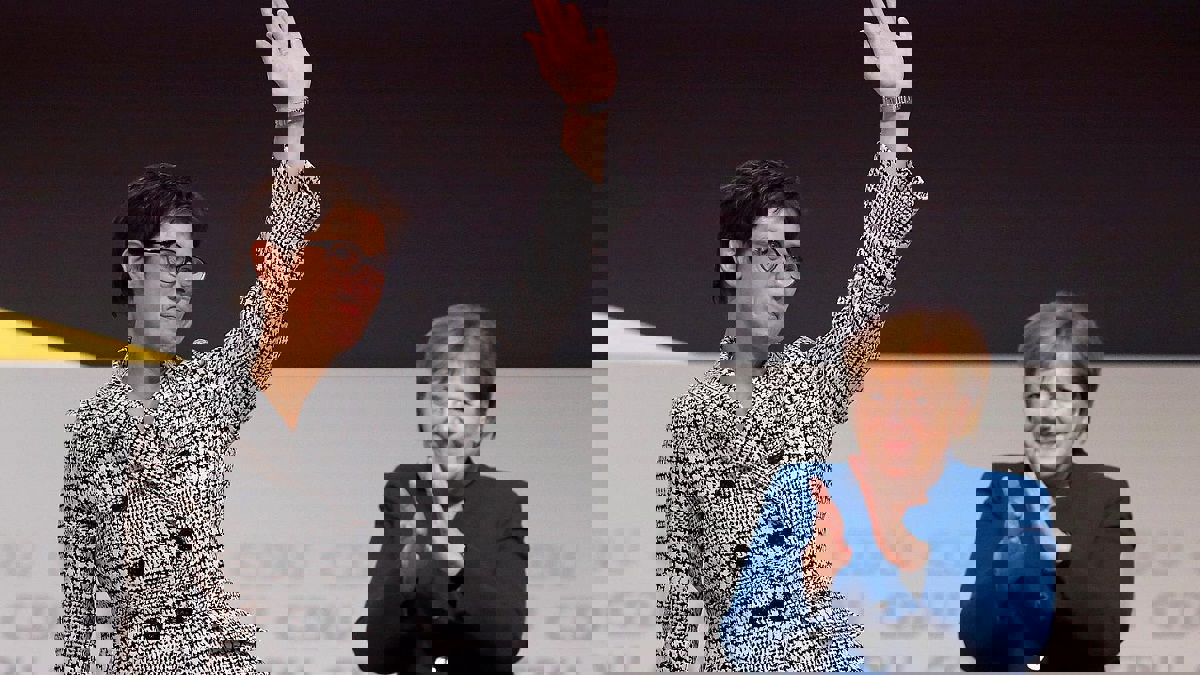 ألمانيا.. ميركل تخسر لقب "السياسية الأحب" لصالح كارنباور