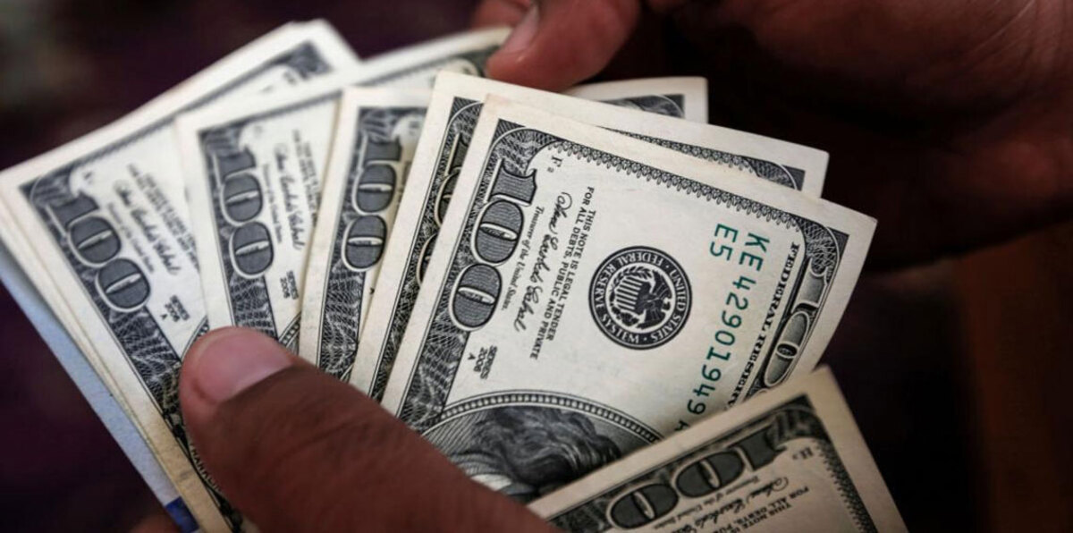 الدولار يتوقف بعد ذروة 11 شهرًا مع احتدام قلق الحرب التجارية