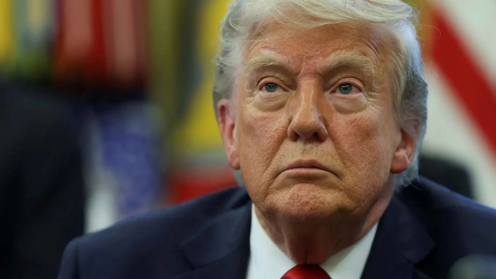 بعد 100 يوم عاصفة.. استطلاعات الرأي "تصدم" ترامب