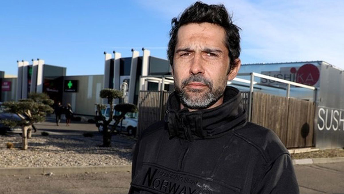 فرنسي يعرض مطاعمه ومنزله للبيع بسبب "السترات الصفراء"