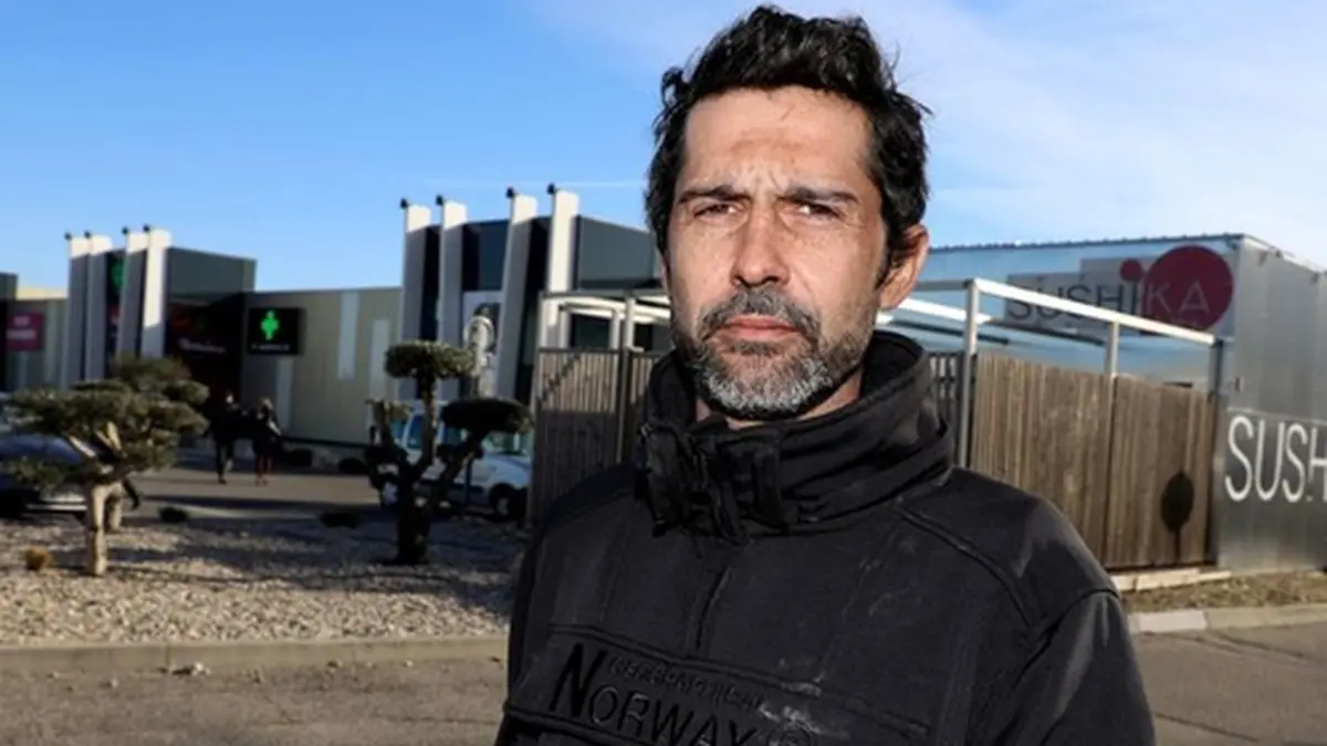 فرنسي يعرض مطاعمه ومنزله للبيع بسبب "السترات الصفراء"