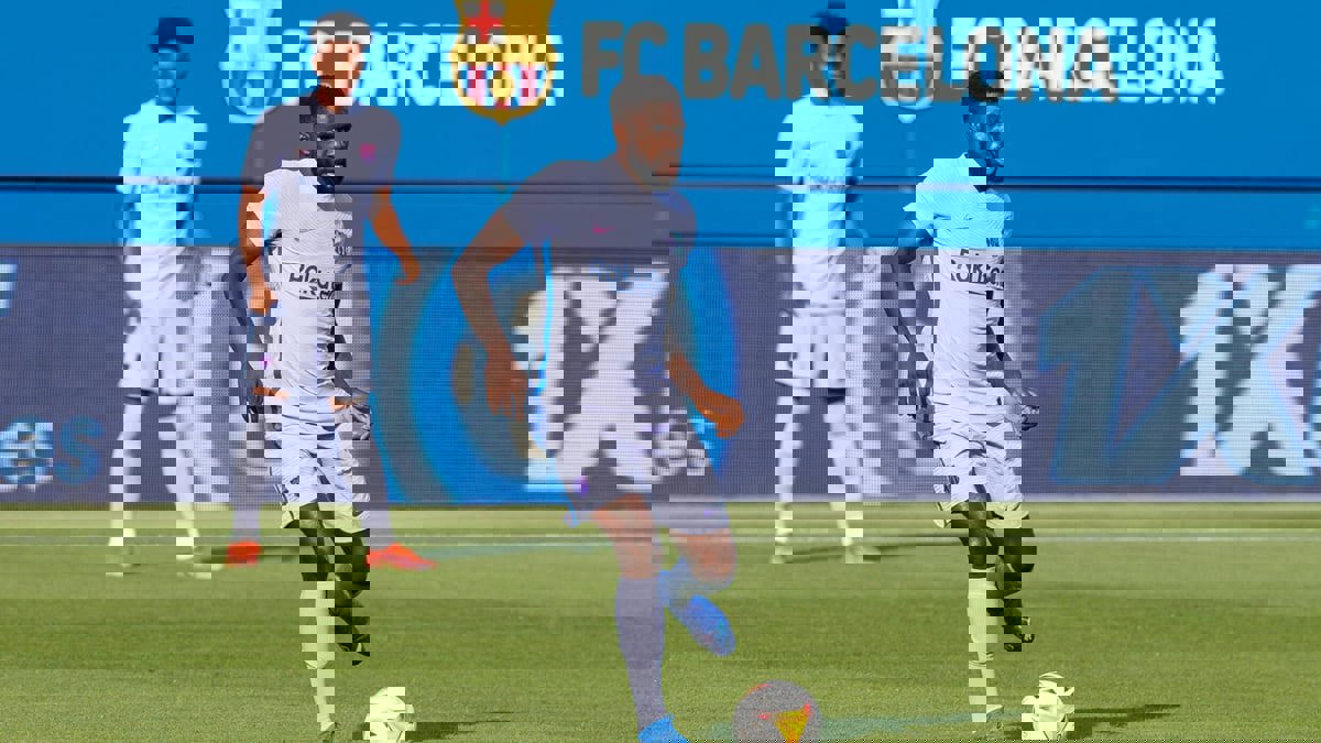 أومتيتي يرد على صافرات الاستهجان ضده من جماهير برشلونة