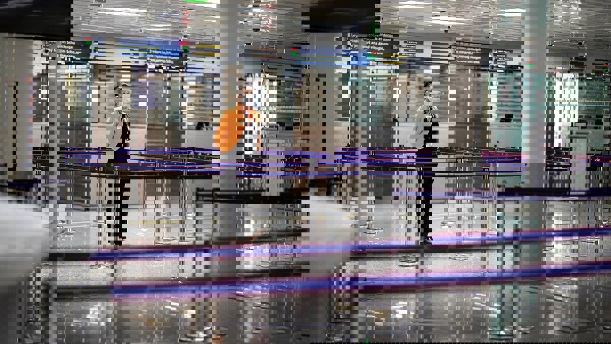 فرنسا تحظر دخول القادمين من بريطانيا.. والمغرب يعلق الرحلات