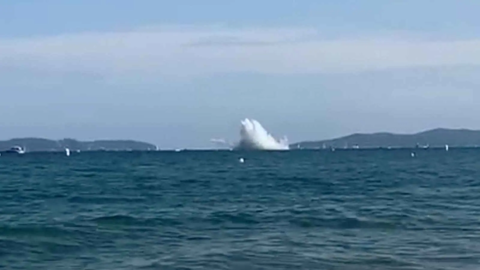 تحطم طائرة ومصرع قائدها في عرض جوي بفرنسا (فيديو)