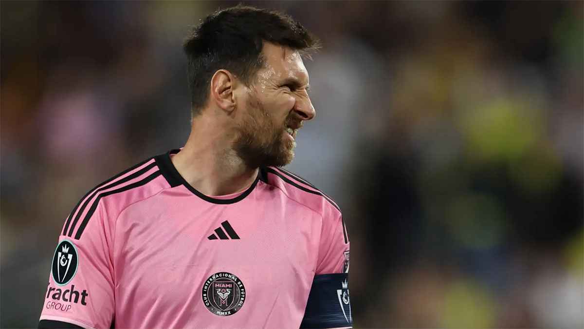 "مرض يشبه الإنفلونزا".. تفاصيل جديدة حول حالة ميسي الصحية