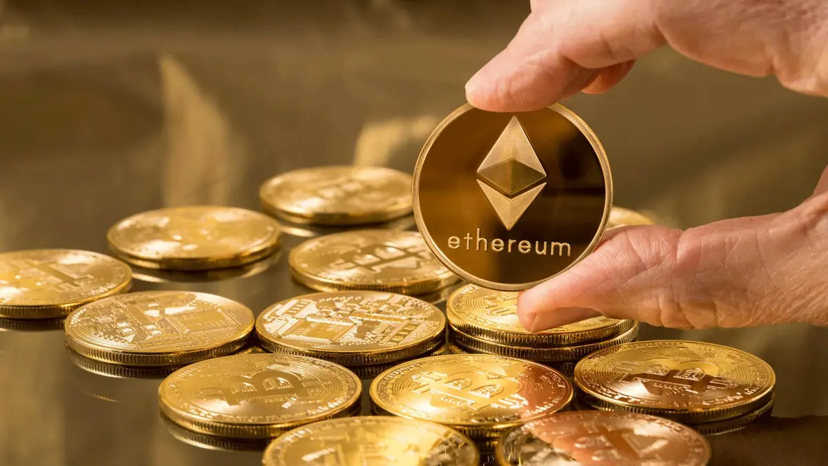 تقرير: "بيتكوين" تفقد مكانتها لدى المستثمرين لصالح عملة "إيثريوم"