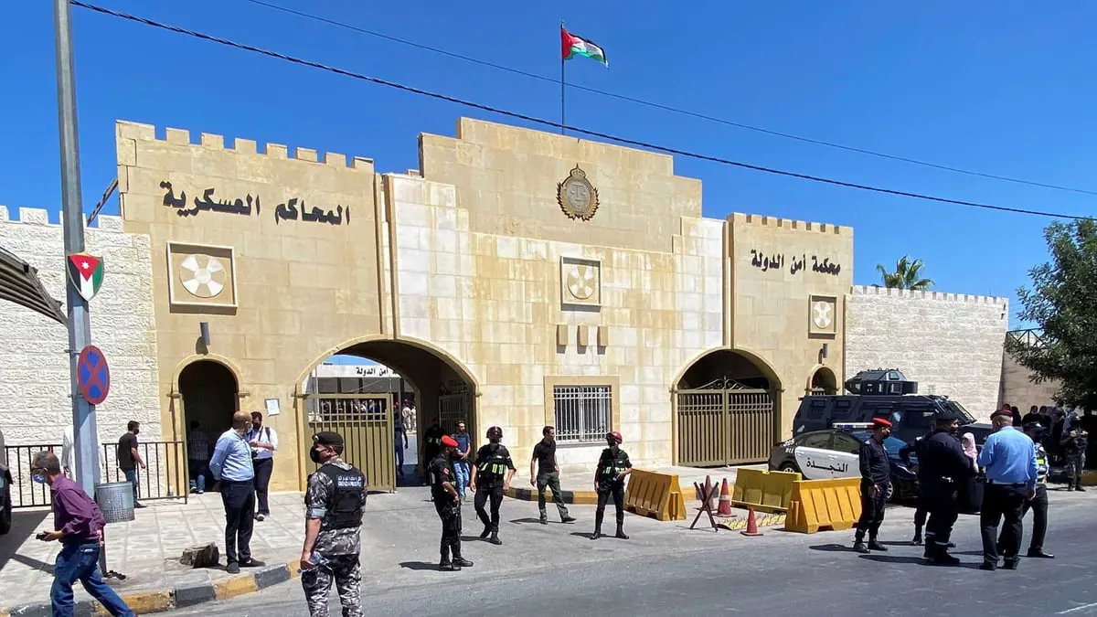 الأردن.. "أمن الدولة" تقضي بسجن عوني مطيع 20 عاما بـ"قضية التبغ"