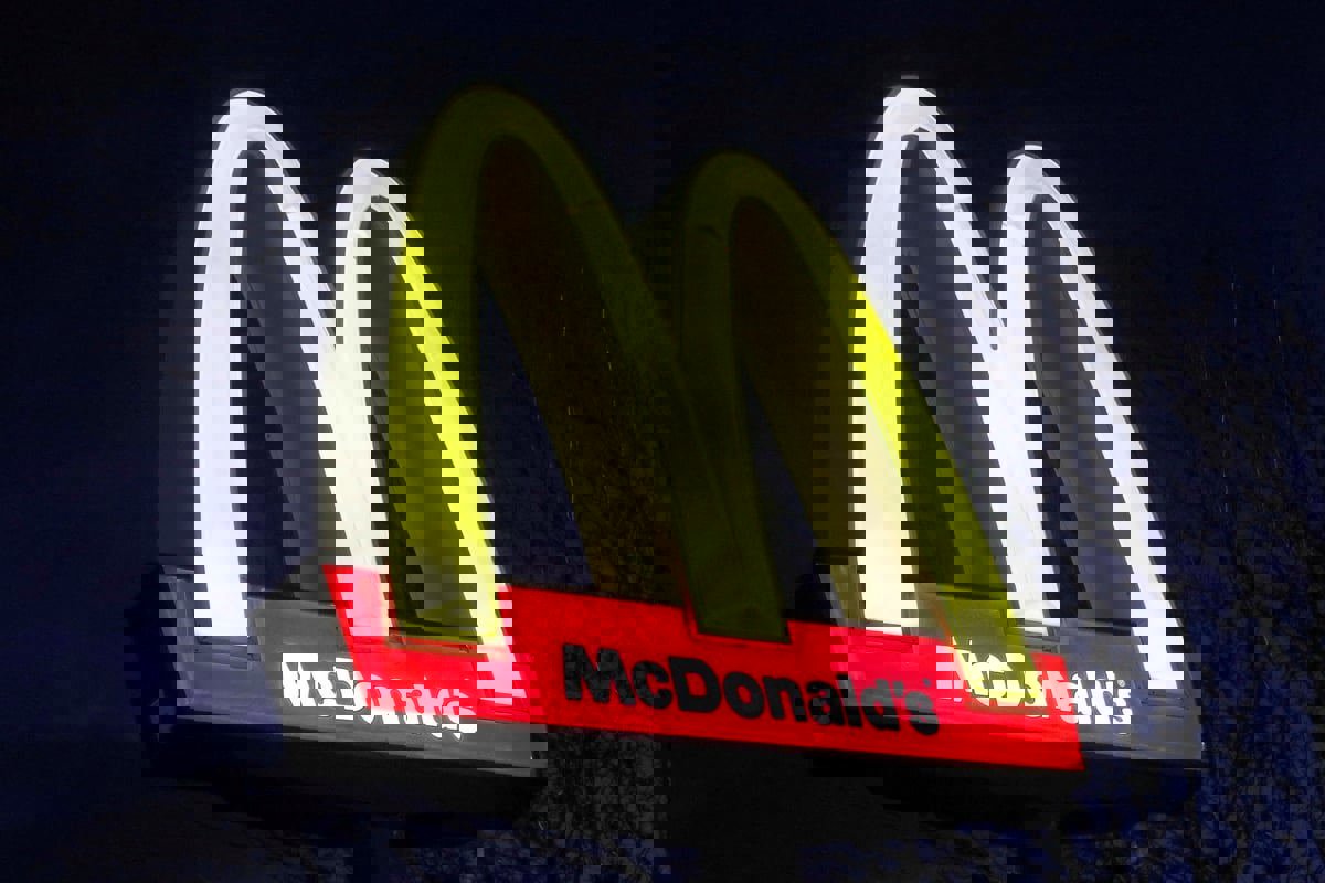 لجذب العملاء.. ماكدونالدز تغري زبائنها بوجبات مُخفضة