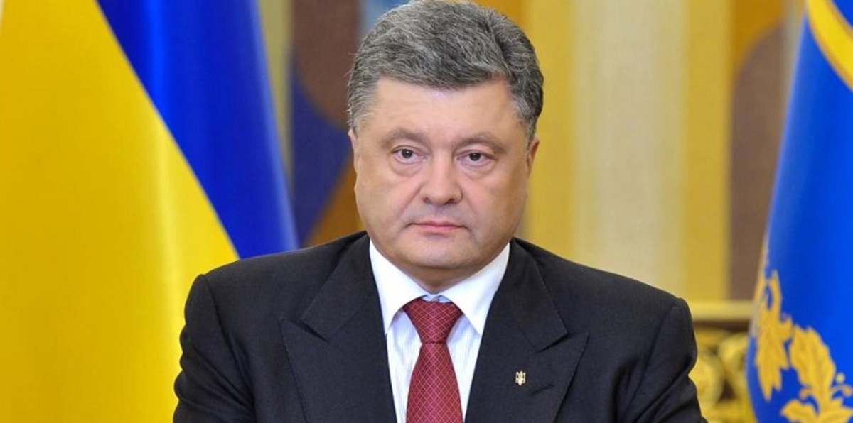 الرئيس الأوكراني يتسلم بنفسه شحنة رادار أمريكية