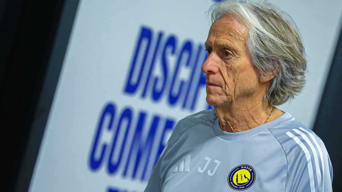 خوفا من "لعنة البرازيل".. رد فعل مثير من جيسوس تجاه قط في تدريب النصر (فيديو)