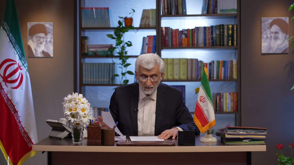 مرشح رئاسي متشدد.. مستشار خامنئي يهاجم روحاني بسبب الاتفاق النووي