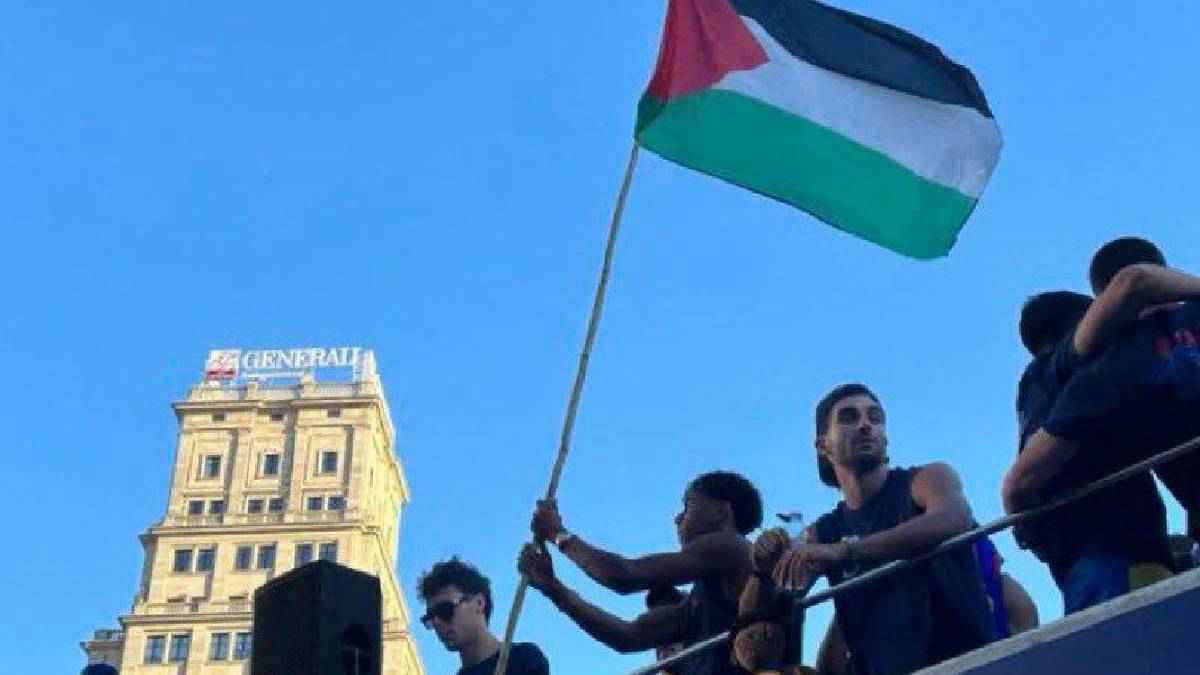 ماذا قالت صحف إسرائيل بعد رفع لامين يامال علم فلسطين؟