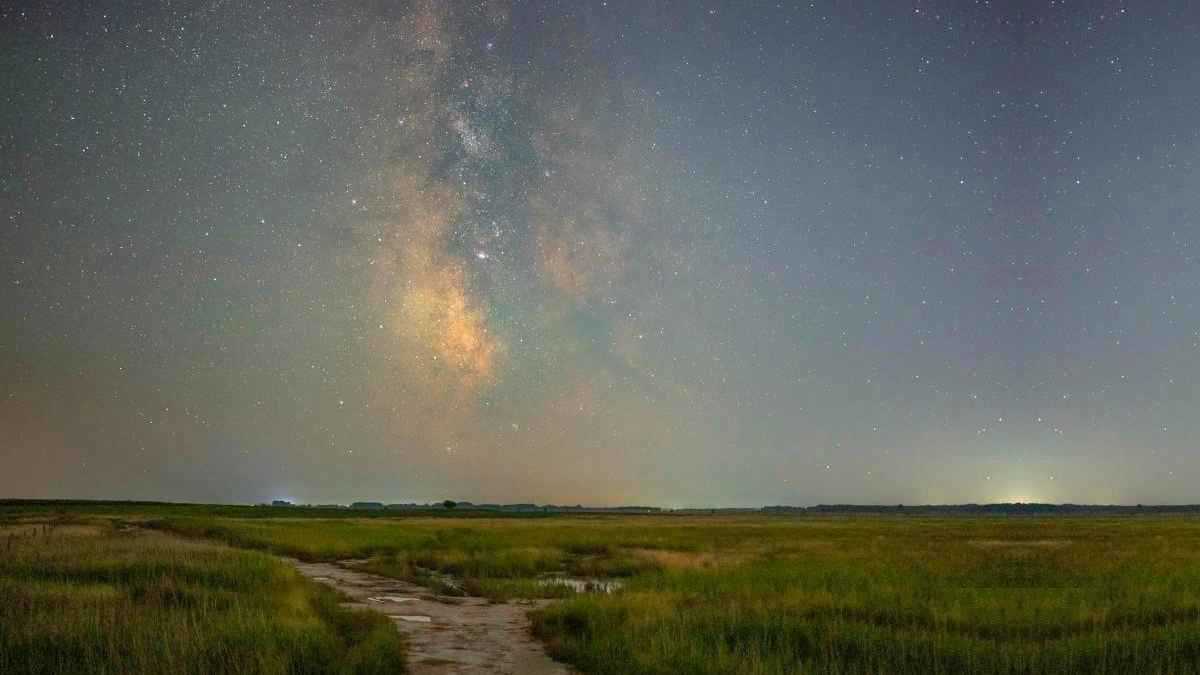 مشهد فريد.. مجرة درب التبانة تظهر في سماء الصين (صور)