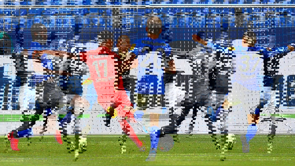 متاعب شالكه تتفاقم بهزيمة غير متوقعة أمام أوغسبورغ بالدوري الألماني