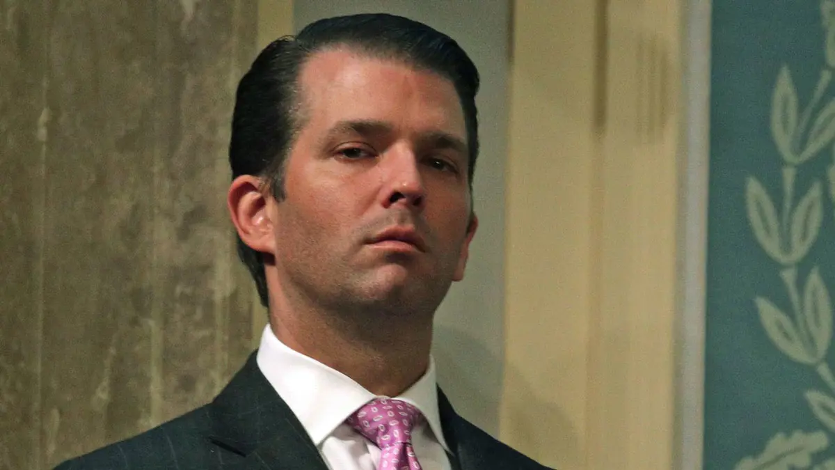 نجل ترامب يُدلي بشهادته أمام الكونغرس بشأن اتصالاته بالروس