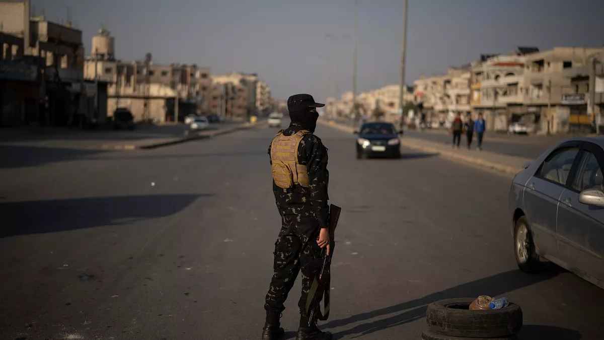 سوريا.. إفشال هجوم "فلول النظام" على قيادة القوات البحرية باللاذقية