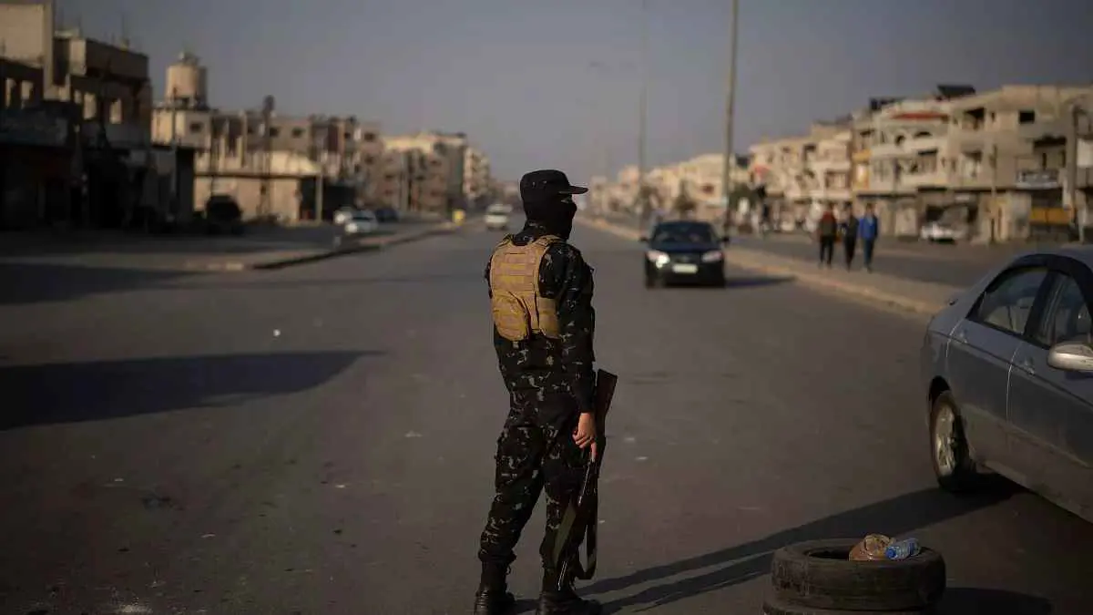 سوريا.. إفشال هجوم "فلول النظام" على قيادة القوات البحرية باللاذقية