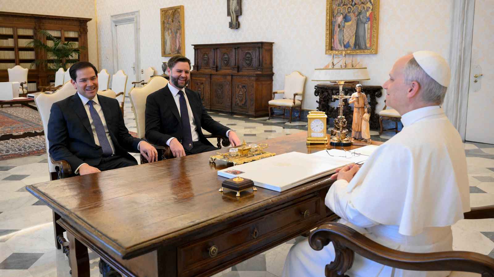 "مناورات ساخنة".. معركة خلافة ترامب تحتدم بين فانس وروبيو