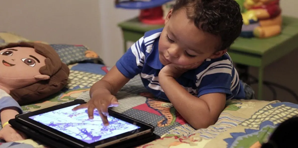 لا تخف.. الهواتف الذكية لن تجعل أبناءك أغبياء