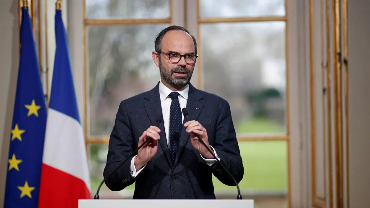 فرنسا ترفع قيود التنقل داخل البلاد وتعيد فتح المقاهي والمطاعم الإثنين المقبل