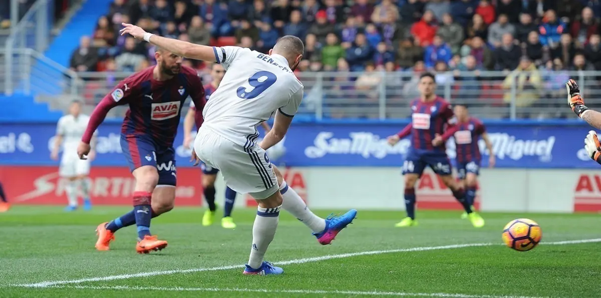 ريال مدريد يبدأ إجراءات تمديد عقد كريم بنزيما