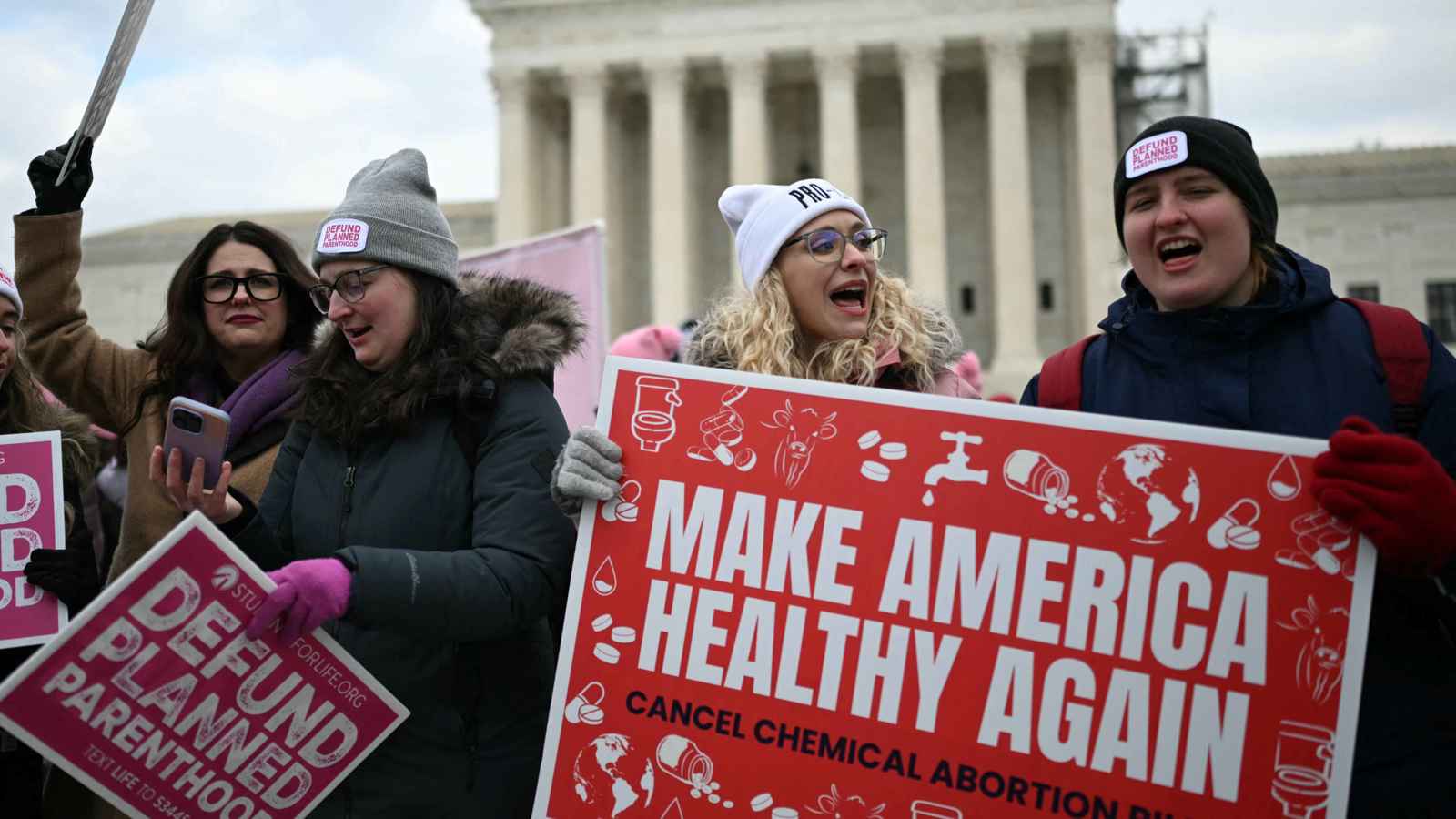 بعد 5 أيام على تنصيبه.. ترامب يتخذ سلسلة إجراءات ضد الإجهاض (صور)