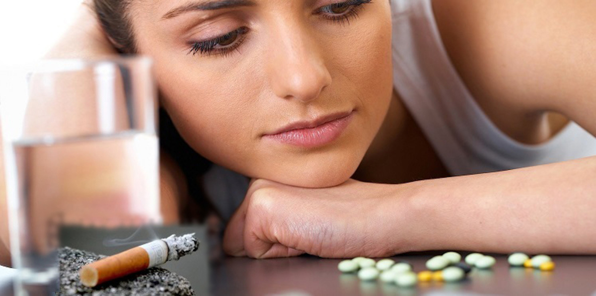 حبوب منع الحمل تهدد المدخنات بجلطة الدم