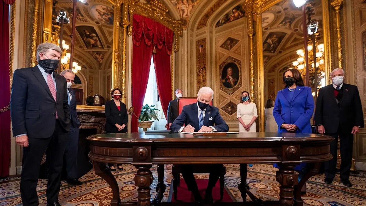 ماذا يعني تعليق إدارة بايدن صفقات بيع الأسلحة للسعودية والإمارات؟