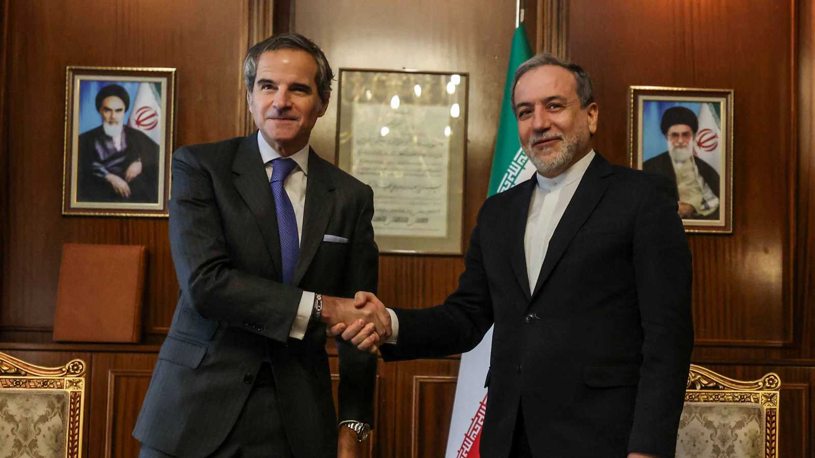 مصدر إيراني: عراقجي سيطرح على غروسي مبادرة تتضمن مفاوضات مع الغرب