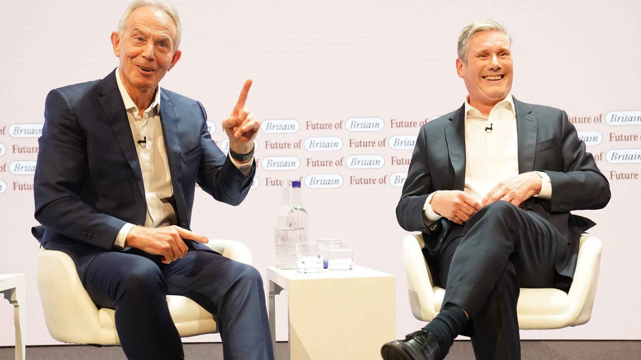 هل يسعى بلير للعودة إلى الأضواء من بوابة ستارمر؟