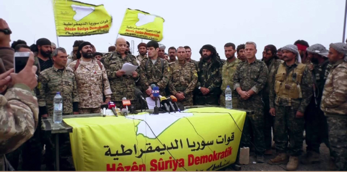قوات سوريا الديمقراطية تتقدم نحو منبج بتأييد ضمني من تركيا
