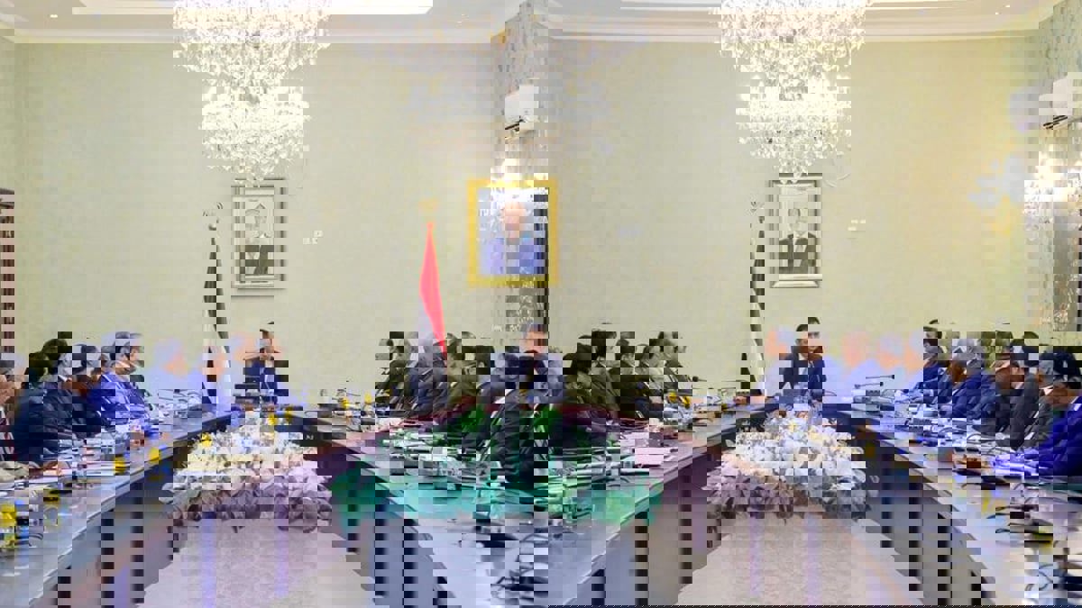 الحكومة اليمنية تعقد أول اجتماع في عدن بعد غياب 6 أشهر (صور)