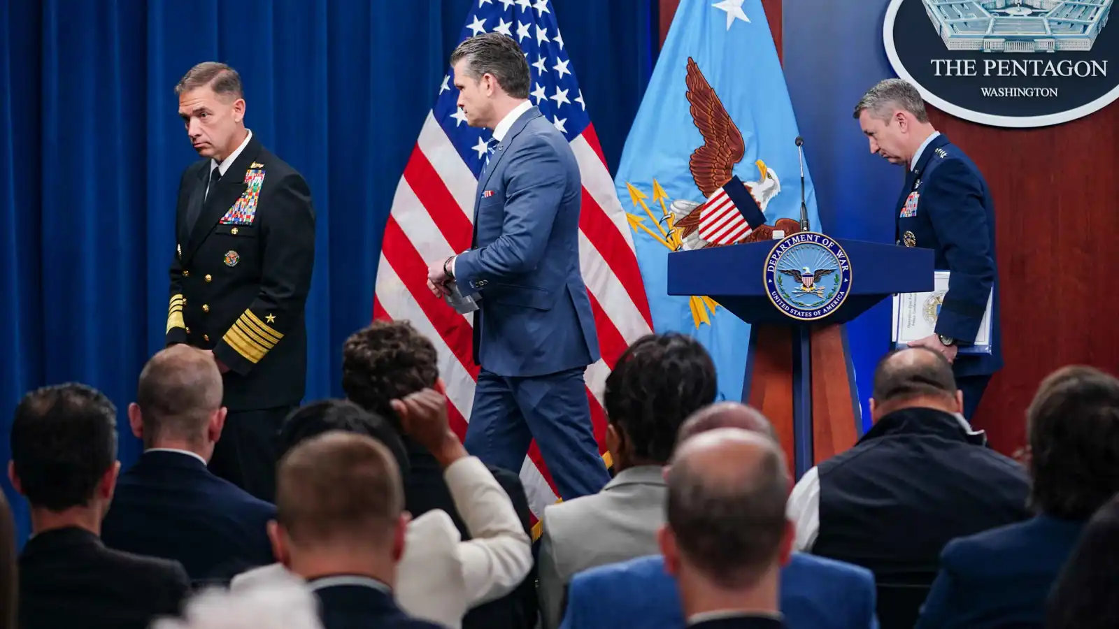 الجنرالات يتسلمون الملف.. تحول في سياسة ترامب تجاه طهران