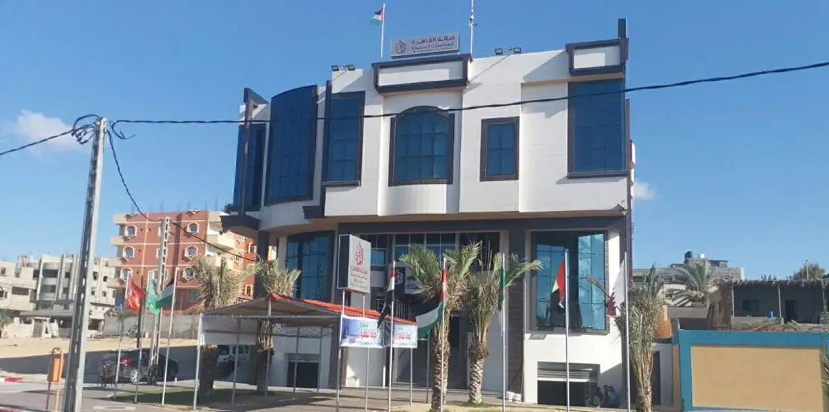 رجل أعمال فلسطيني يفتتح فندقا باسم "القاهرة" في غزة (صور)