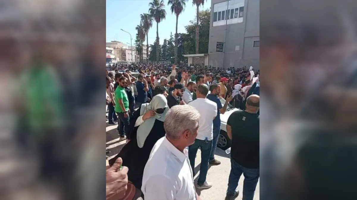 ليبيون يحتجون أمام مقر حكومة الدبيبة للمطالبة بـ"منحة الزواج"