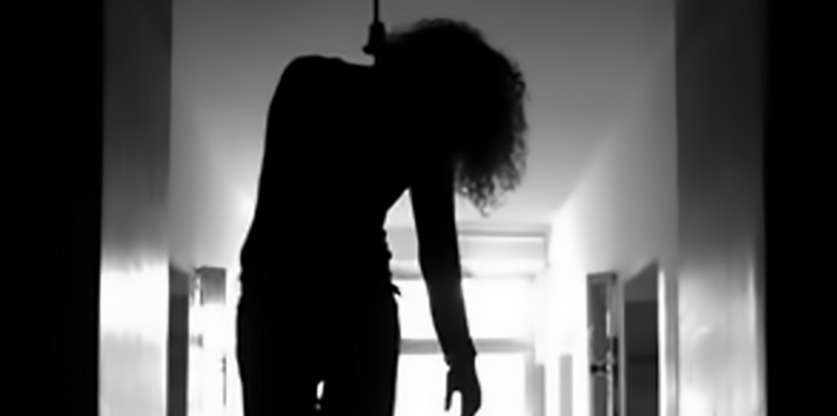 مصر.. طبيبة تدون سبب انتحارها بخط يدها