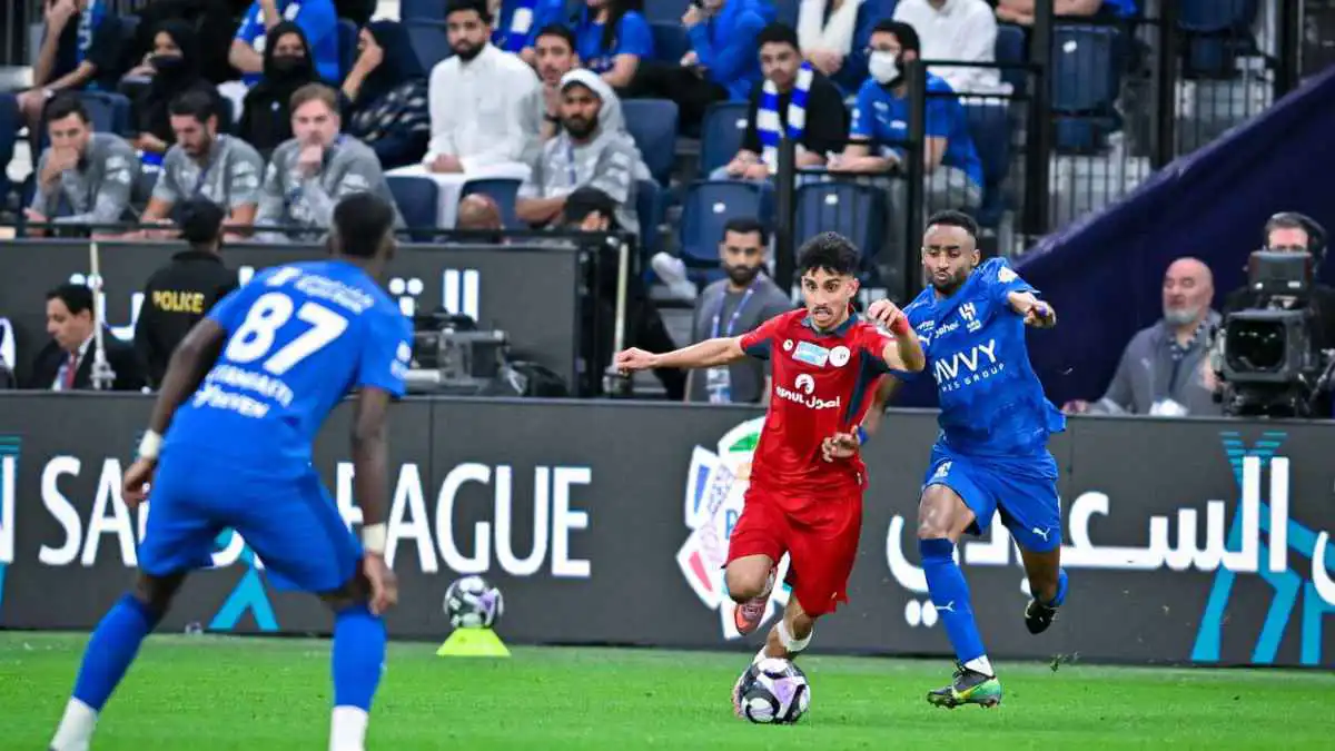 إجماع.. 7 خبراء تحكيم يحسمون الجدل حول ضربة جزاء ضمك ضد الهلال (فيديو)