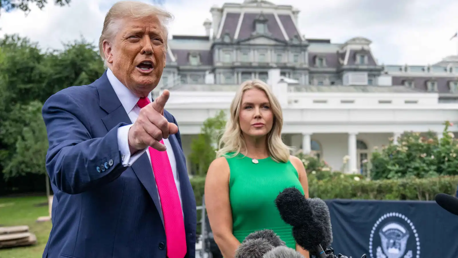 "ضربة مدمرة".. إدارة ترامب تحذر من تداعيات إغلاق الديمقراطيين