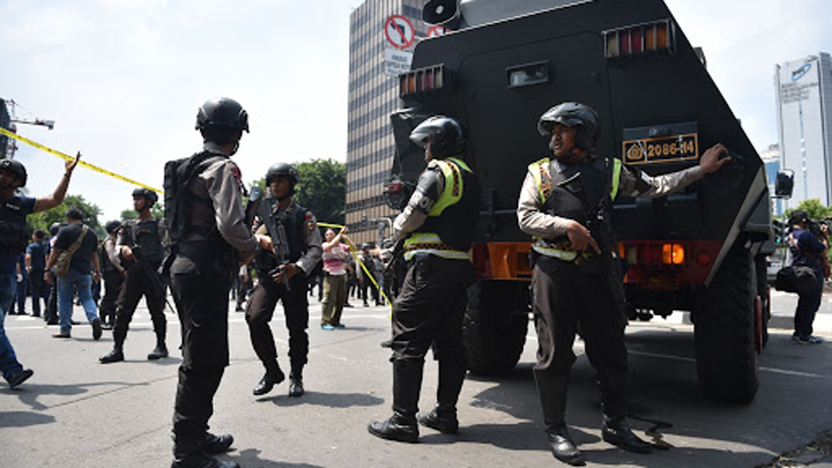 إندونيسيا.. الشرطة تعلن قتل مسلحة موالية لداعش اقتحمت مقرها