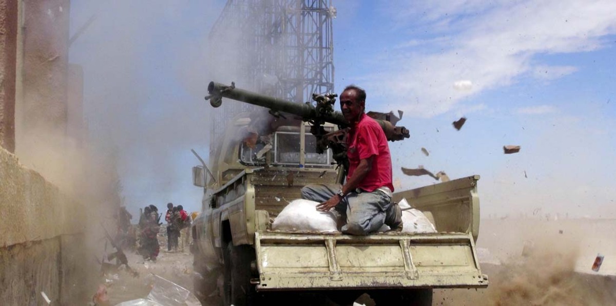 اليمن.. طاقم حماية القيادي الحوثي صالح الصماد يدهس شخصين في ذمار