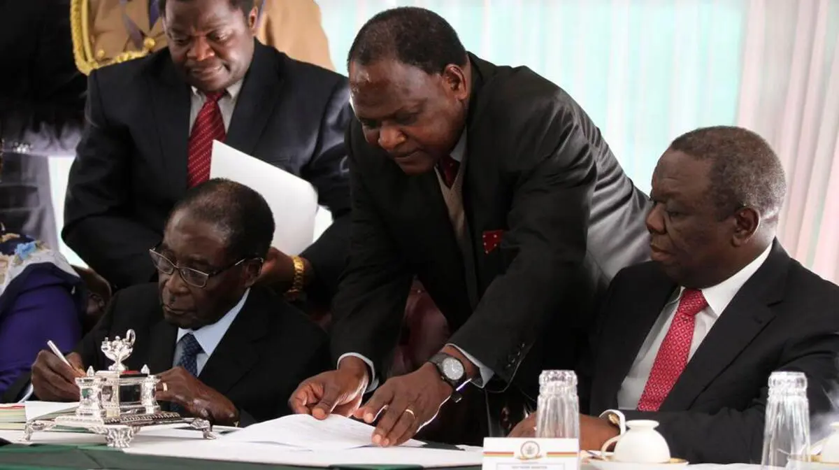 موجابي يصدق على دستور زيمبابوي