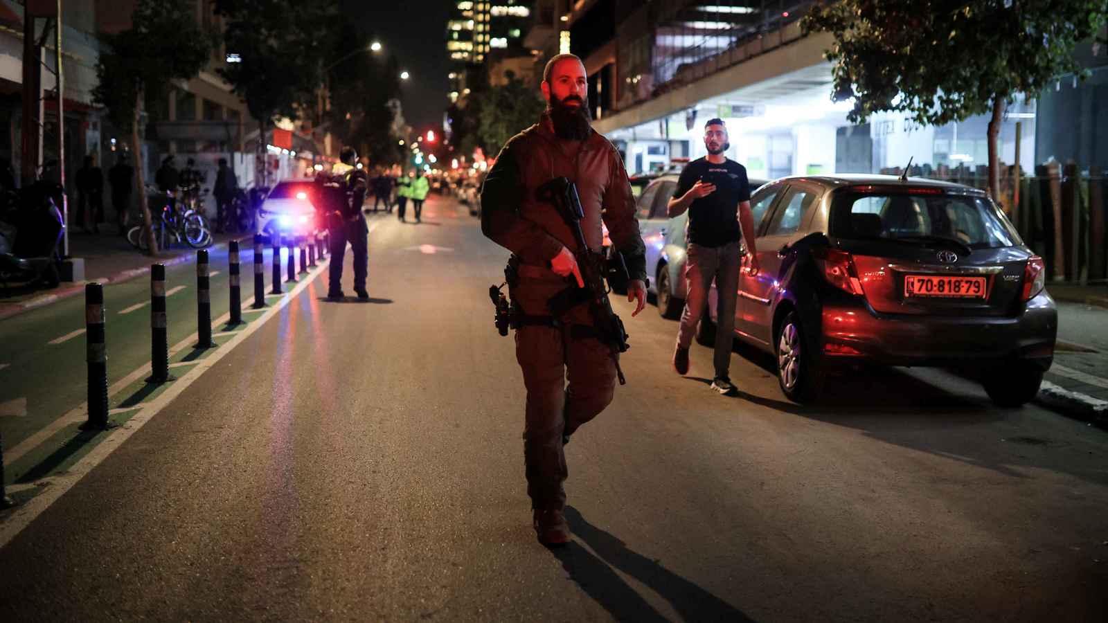 عملية طعن في تل أبيب وأنباء عن إصابة عدة إسرائيليين (فيديو)