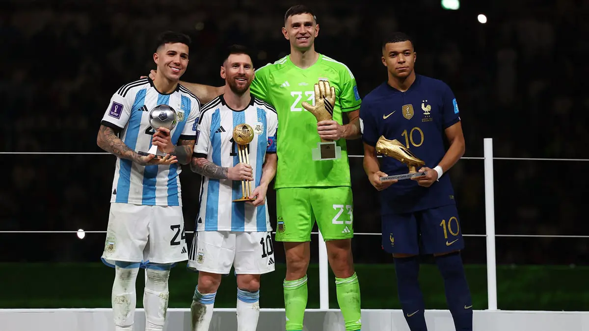 مبابي: ميسي الأفضل في التاريخ ويستحق الكرة الذهبية