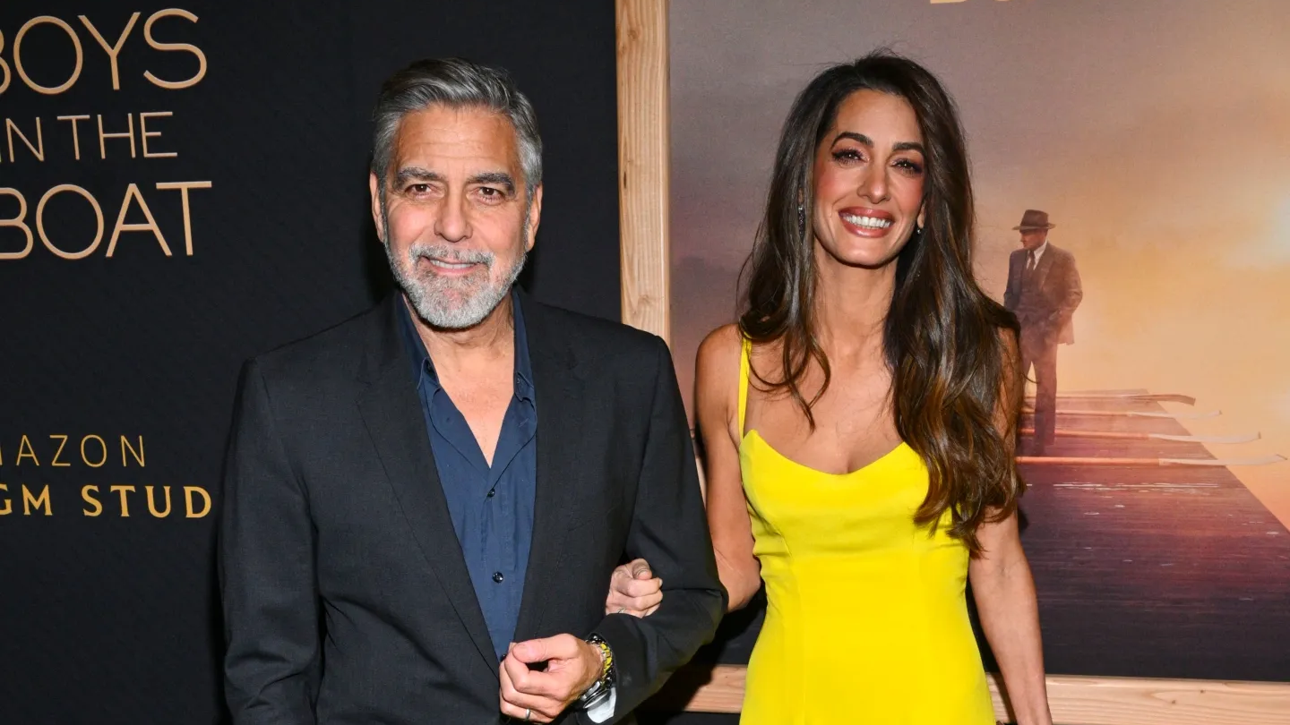 جورج وأمل كلوني يخطفان الأنظار في سان تروبيه الفرنسية (صور)